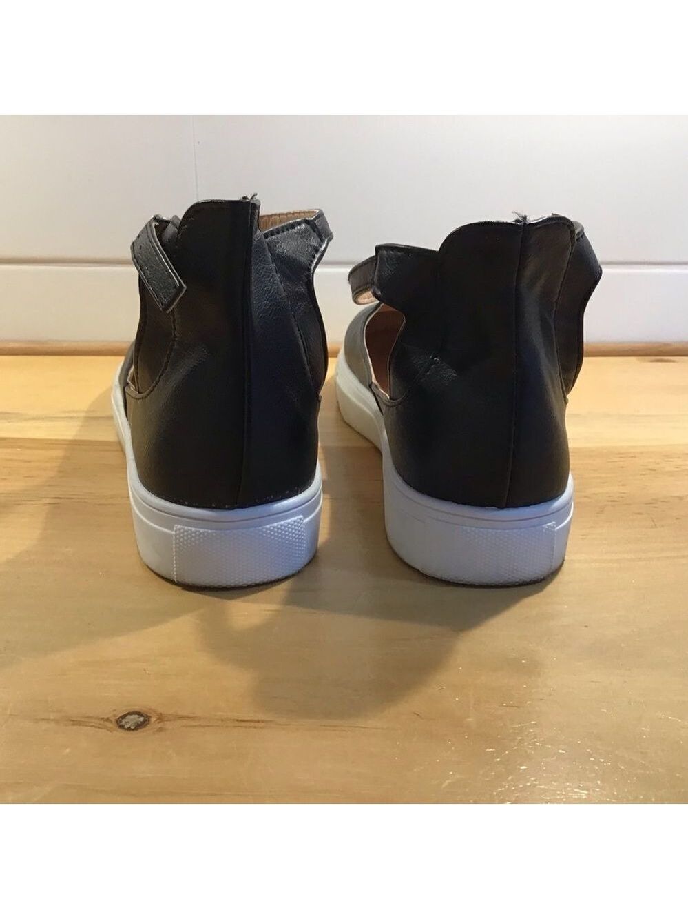PRETTY vegan black leather shoes - Picture 6 of 9